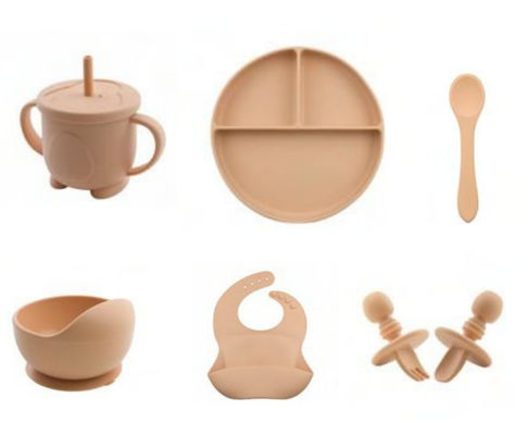 Không độc hại silicone cho bé ăn Set silicone người giữ búp bê silicone Bib và đĩa Set với logo tùy chỉnh
