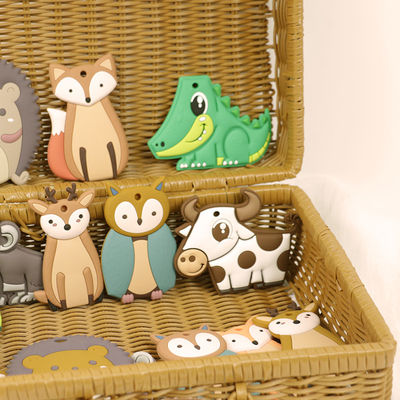 Logo tùy chỉnh silicon Baby Teether nhai với hình dạng con bò cáo