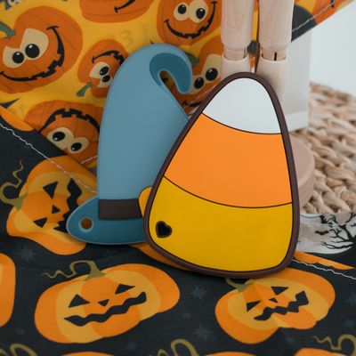 Miếng dán silicon Halloween đầy màu sắc với mũ phù thủy Hình dạng kẹo ngô