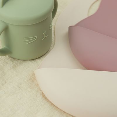 Yếm ăn cho trẻ mới biết đi bằng silicon mềm không chứa BPA với dụng cụ bắt thức ăn