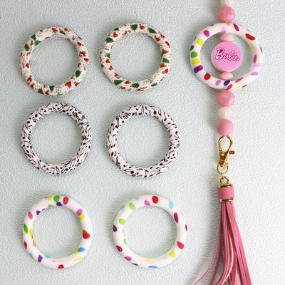 100% hạt silicon an toàn LOW MOQ in hoa văn o tiêu điểm vòng để làm móc khóa DIY Crafts