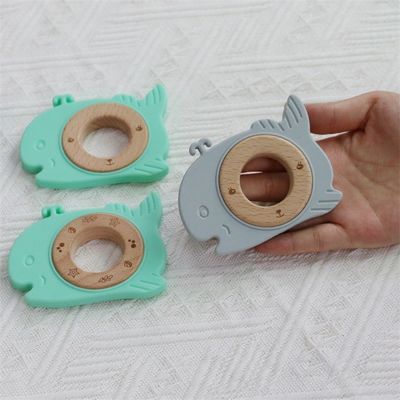 Multifunctional silicone baby teether với răng đính nối vòng gỗ mẫu động vật