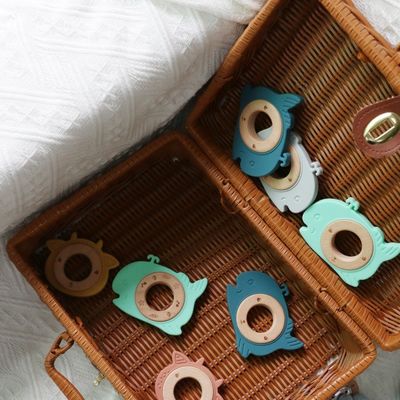 BPA miễn phí silicone Baby Teether với gỗ nhẫn răng cứu trợ cho trẻ sơ sinh bền