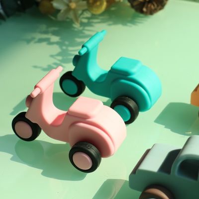 tùy chỉnh và bán buôn Đồ chơi xe silicone an toàn dành cho trẻ sơ sinh xe cứu thương xe máy xe máy đồ chơi xe hơi chảy nước