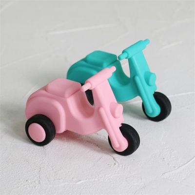 tùy chỉnh và bán buôn Đồ chơi xe silicone an toàn dành cho trẻ sơ sinh xe cứu thương xe máy xe máy đồ chơi xe hơi chảy nước