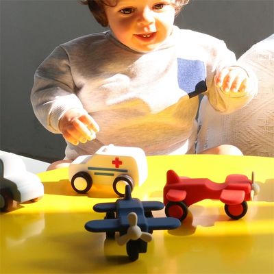 tùy chỉnh và bán buôn Đồ chơi xe silicone an toàn dành cho trẻ sơ sinh xe cứu thương xe máy xe máy đồ chơi xe hơi chảy nước