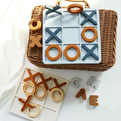 MOQ 50 bộ Silicone XO Tic Tac Toe Puzzle Logo tùy chỉnh Màu sắc BPA miễn phí Chứng chỉ CE đồ chơi silicone