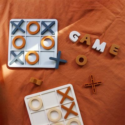 MOQ 50 bộ Silicone XO Tic Tac Toe Puzzle Logo tùy chỉnh Màu sắc BPA miễn phí Chứng chỉ CE đồ chơi silicone