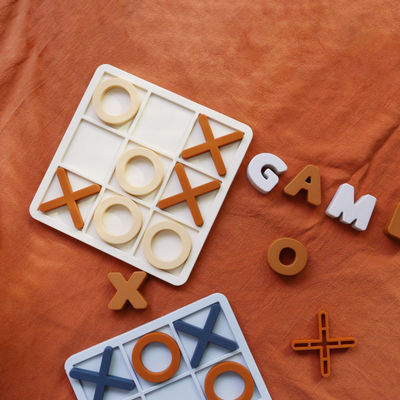 MOQ 50 bộ Silicone XO Tic Tac Toe Puzzle Logo tùy chỉnh Màu sắc BPA miễn phí Chứng chỉ CE đồ chơi silicone