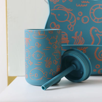 Cốc uống silicone với rơm cho việc đào tạo em bé miễn phí BPA cấp thực phẩm silicone in Sippy Cup