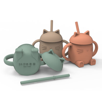 in tùy chỉnh uống silicone Sippy Cup với rơm